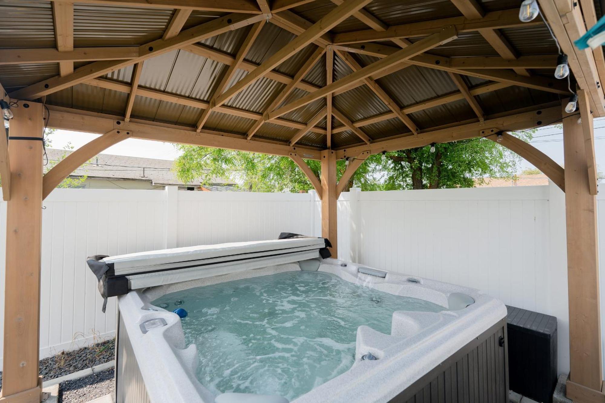 Updated Family Friendly Hillyard Gem New Hot Tub! Villa Spokane Exterior foto