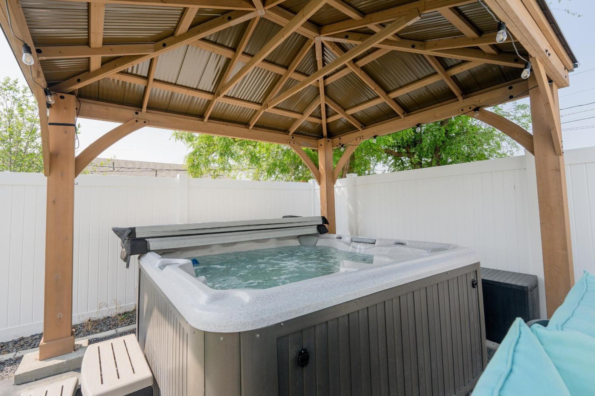 Updated Family Friendly Hillyard Gem New Hot Tub! Villa Spokane Exterior foto